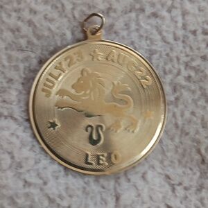 Stainless steel zodiac pendant Leo